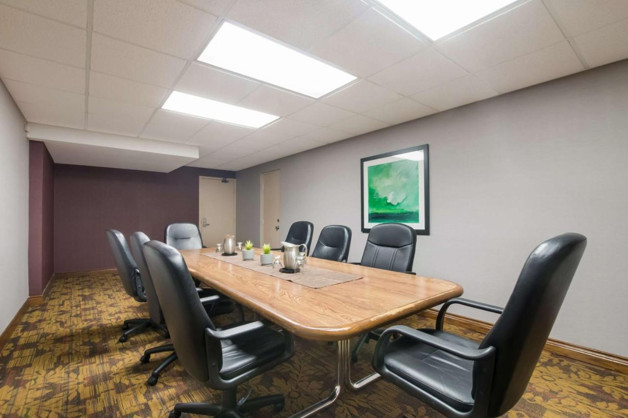 Best Western St Catharines Hotel & Conference Centre Saint Catharines Экстерьер фото