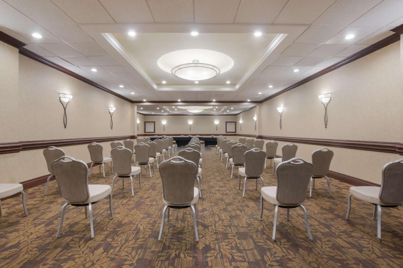 Best Western St Catharines Hotel & Conference Centre Saint Catharines Экстерьер фото